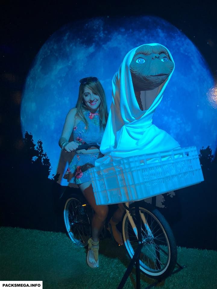 Le pagaron el viaje para conocer a E.T y diera una buena donacion 6
